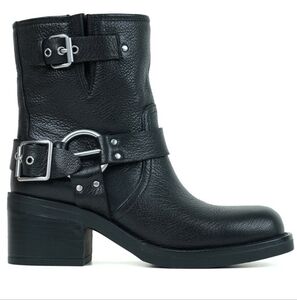 Kenneth Cole Stride leather bootie
